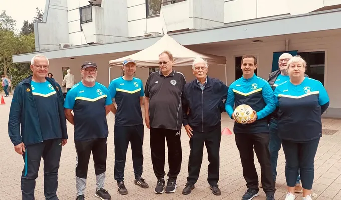 Walking Football-Demo  auf dem „Markt der Möglichkeiten“