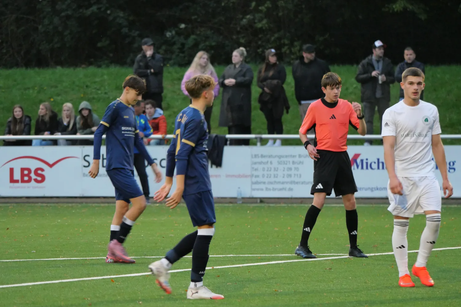 U17 marschiert mit Kantersieg in die Herbstpause